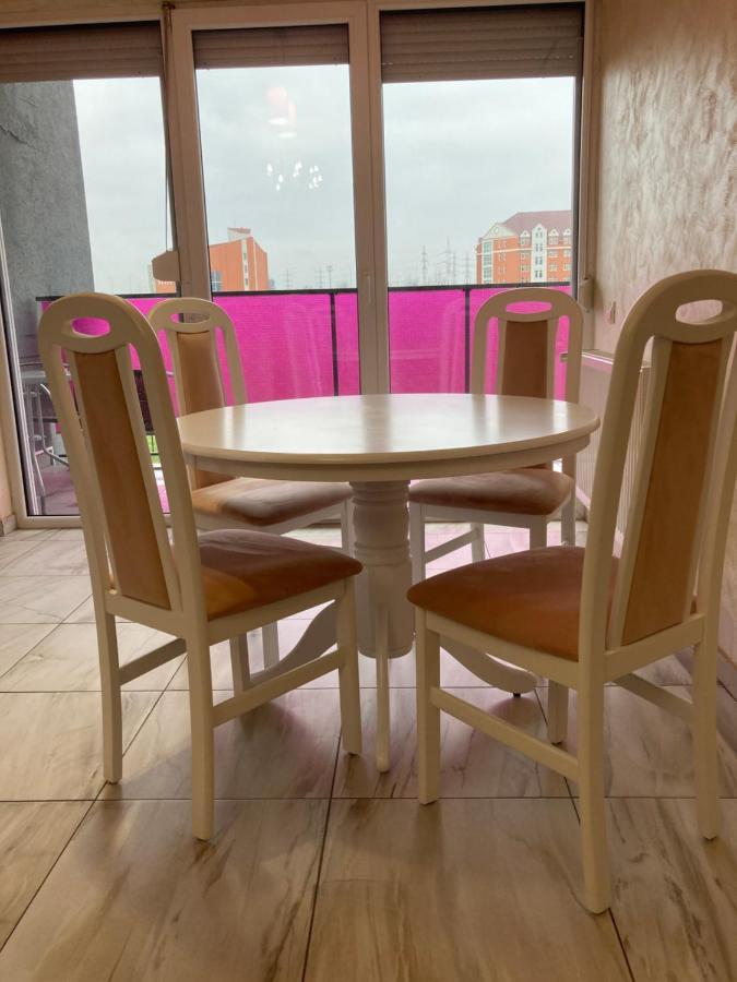 Bhoeme Apartament Oradea Luaran gambar